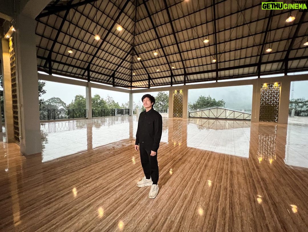Atta Halilintar - 1.3 Million Likes - 🥹Pesantren @ahhabinaumma + Masjid. Semua pembangunan & perbaikan hampir rampung 85 % 🖤 AULA, Tempat belajar, Masjid, Toilet, Tempat Mandi, Kelas2 tambahan dll. Tinggal pengeboran air dan toilet masjid. Semoga jadi tempat untuk anak2 santrii semangat belajarnya ya.. Besar harapan jadi bermanfaat buat agama, bangsa, negara 🇲🇨🖤
Tepat di hari Maulid nabi saw