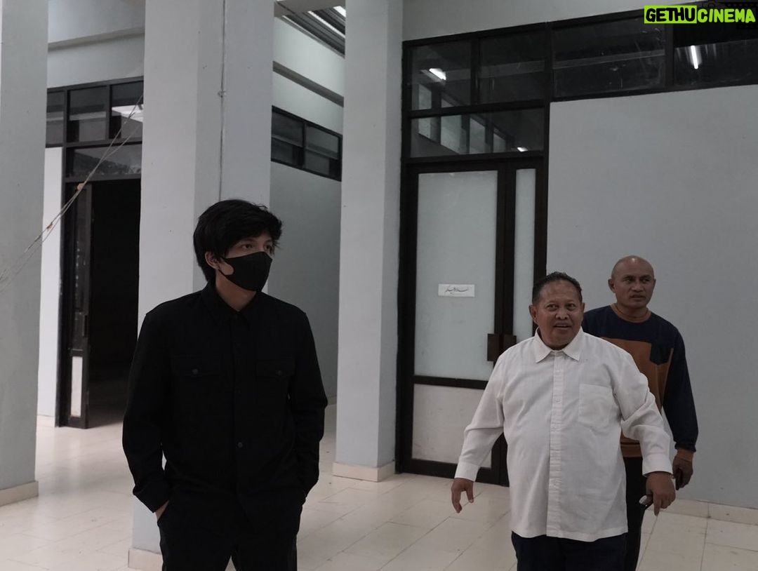 Atta Halilintar - 1.3 Million Likes - 🥹Pesantren @ahhabinaumma + Masjid. Semua pembangunan & perbaikan hampir rampung 85 % 🖤 AULA, Tempat belajar, Masjid, Toilet, Tempat Mandi, Kelas2 tambahan dll. Tinggal pengeboran air dan toilet masjid. Semoga jadi tempat untuk anak2 santrii semangat belajarnya ya.. Besar harapan jadi bermanfaat buat agama, bangsa, negara 🇲🇨🖤
Tepat di hari Maulid nabi saw