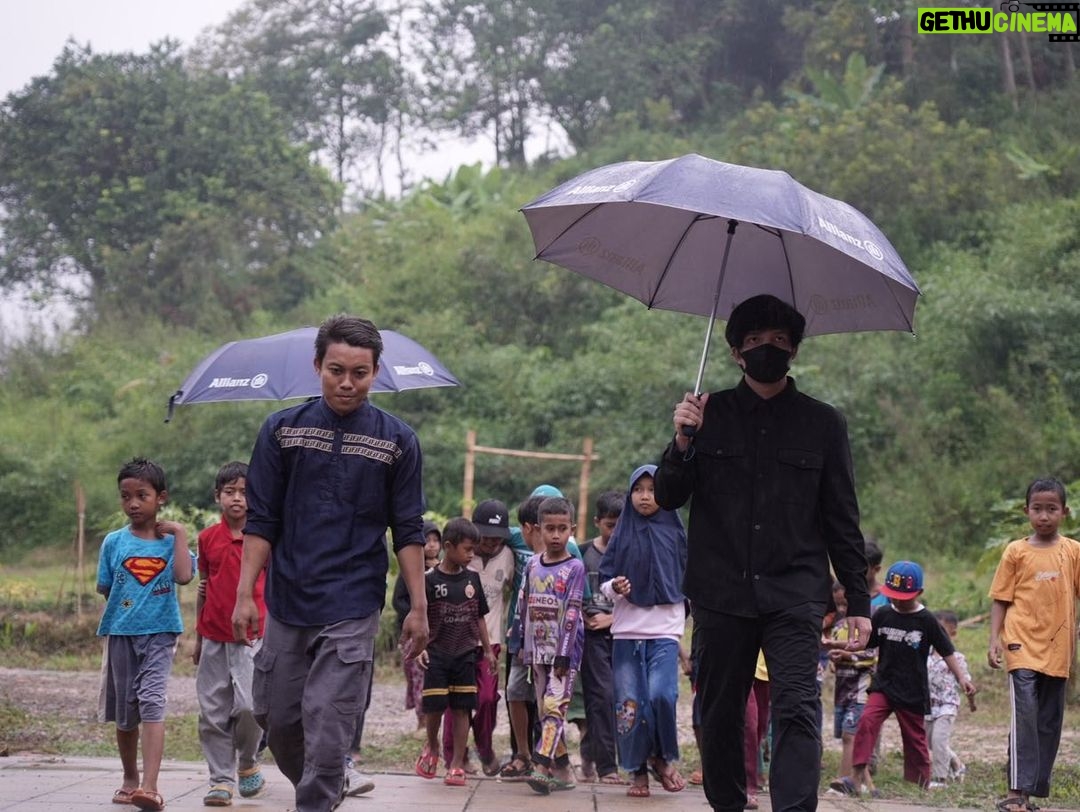 Atta Halilintar - 1.3 Million Likes - 🥹Pesantren @ahhabinaumma + Masjid. Semua pembangunan & perbaikan hampir rampung 85 % 🖤 AULA, Tempat belajar, Masjid, Toilet, Tempat Mandi, Kelas2 tambahan dll. Tinggal pengeboran air dan toilet masjid. Semoga jadi tempat untuk anak2 santrii semangat belajarnya ya.. Besar harapan jadi bermanfaat buat agama, bangsa, negara 🇲🇨🖤
Tepat di hari Maulid nabi saw