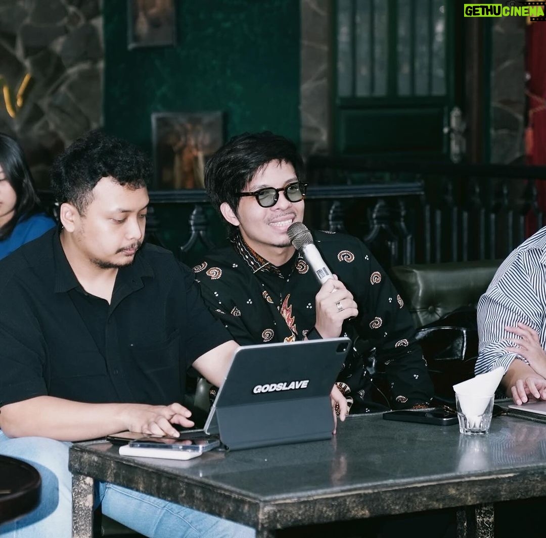 Atta Halilintar Instagram - 18 titik se Indoensia akan kita samperin... Untuk Olahraga Indonesia 🇮🇩 sooooooooonnnnnnnn.. One of the boggest tournament anak Negrii.. Olahraga apa yaa???