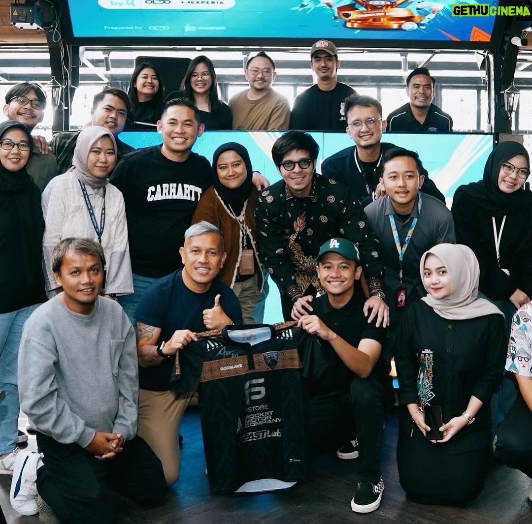 Atta Halilintar Instagram - 18 titik se Indoensia akan kita samperin... Untuk Olahraga Indonesia 🇮🇩 sooooooooonnnnnnnn.. One of the boggest tournament anak Negrii.. Olahraga apa yaa???
