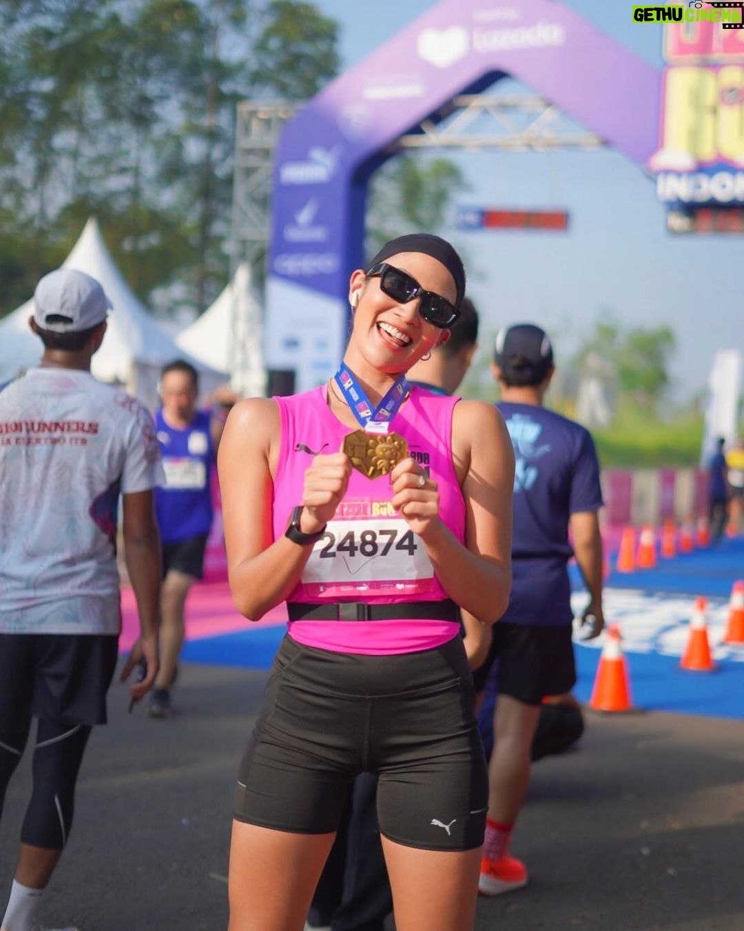 Aulia Sarah Instagram - HAD SO MUCH FUN RUNNING A 5K TODAY!! IβM SO GLAD I DID IT!! π
happy bangeeet bisa hadir di event @lazada_id #LazadaRunID tahun ini di ICE BSD. ini moment pertama ku ikutan event lari di Jakarta, menyenangkan sekali. selain cuacanya mendukung, vibes nya juga bener-bener terasa super fun karena banyak banget temen-temen peserta yang super excited dan pastinya event ini banyak manfaatnya, bagus untuk #TambahSehatKeHidupmu π SERU! MAU LAGIII.. SEE YOU DI EVENT #LazadaRunID BERIKUTNYA ππ½ββοΈππ½ββοΈβ¨β¨ πΈ by @abdullah_fariz ICE Indonesia - Indonesia Convention Exhibition ICE BSD City