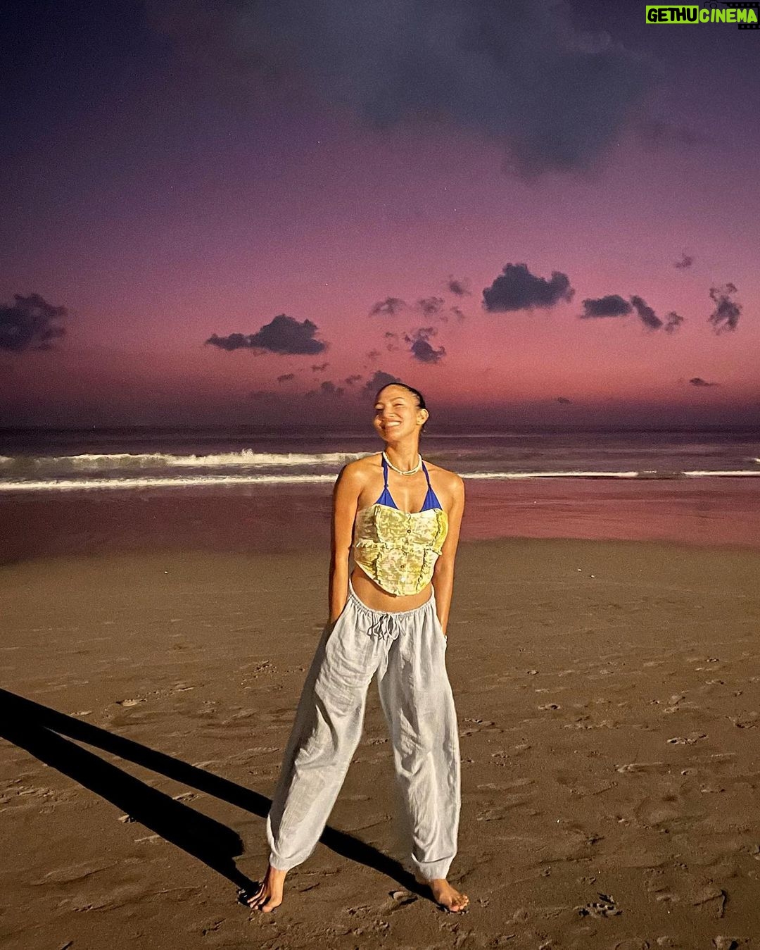 Aulia Sarah Instagram - an opacarophile 🌅🌟