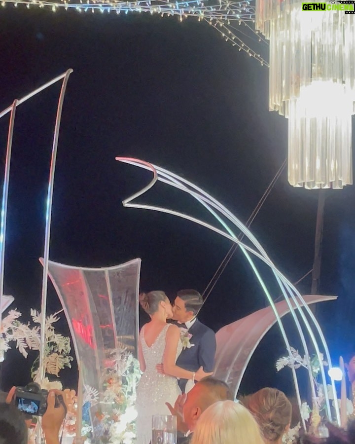 Aulia Sarah - 10.4K Likes - what a beautiful wedding party of @enzystoria and Maulana Kasetra โจโจ
congratulations love birds ๐ค๐ค #ENZupwithMOL