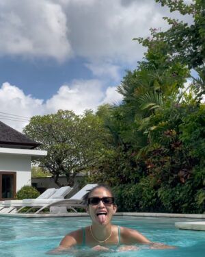Aulia Sarah Instagram - current talent level 🏊🏼‍♀️: 1/10 🤡🏐