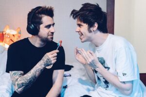 AuronPlay Instagram - ayer subí vídeo con este mastodonte ve a verlo no seas guarro PD: anulemelo 📸 @polispol