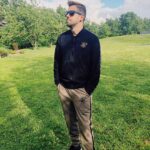AuronPlay Instagram - disfrutando de un paisaje sin fumarmelo no como vosotros que veis algo verde y ya sacáis el papel sinvergüenzas