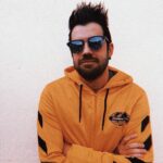 AuronPlay Instagram - Aquí tranquilo, sosegado, pacífico e imperturbable esperando un poquito de abduscan. Estoy muy contento de presentaros mis propias gafas gracias a @wildgosun y de formar parte del equipo de WIP. Si quereís estar tan sexy como yo podeís comprar las gafas en wildgo.es o en las tiendas de Multiopticas. #soywip @wildgosun