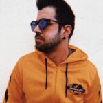 AuronPlay Instagram - Aquí tranquilo, sosegado, pacífico e imperturbable esperando un poquito de abduscan. Estoy muy contento de presentaros mis propias gafas gracias a @wildgosun y de formar parte del equipo de WIP. Si quereís estar tan sexy como yo podeís comprar las gafas en wildgo.es o en las tiendas de Multiopticas. #soywip @wildgosun