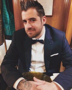AuronPlay Instagram - Me he vestido de mafioso italiano para desearos un feliz 2019. 💥 Rome, Italy
