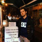 AuronPlay Instagram - he subido vídeo esta tarde y aquí os dejo una foto que parece que esté haciendo publicidad de este bar francés pero no France