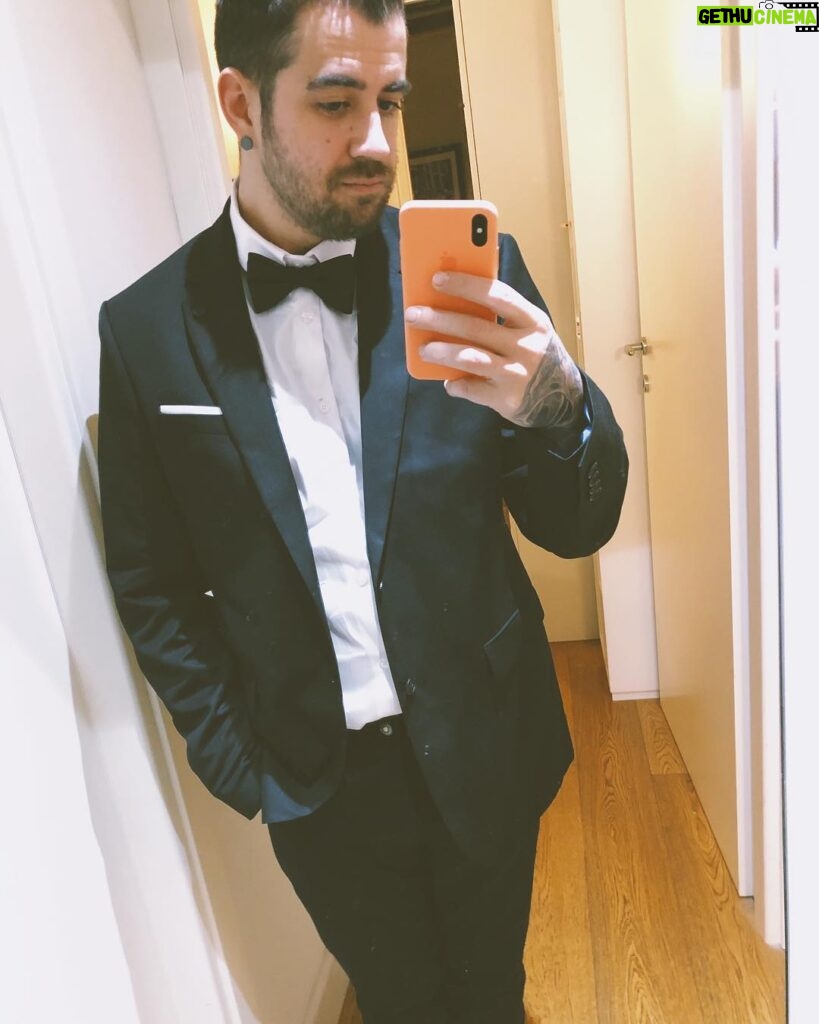 AuronPlay Instagram - Me he vestido de mafioso italiano para desearos un feliz 2019. 💥 Rome, Italy