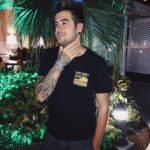 AuronPlay Instagram - Acabo de subir nuevo vídeo. Aquí estoy pensando en zumitos. Jamaica