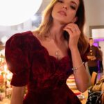 Aurora Ruffino Instagram - Grazie @theofficialpandora per averci regalato una serata speciale dall’atmosfera natalizia. Per l’occasione ho scelto i nuovi gioielli della Collezione Moments. ❄️♥️ #morethanagift #pandoramoments