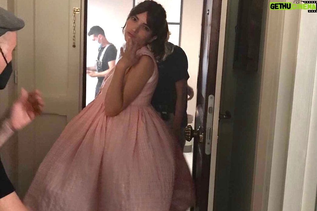 Aurora Ruffino Instagram - Qualche foto inedita di Rebecca, dal set di “Noi”♥️ @lucaribuoli #love #italy #thisisus #noi #rai ph: @jessica_guidi_photographer
