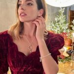 Aurora Ruffino Instagram - Grazie @theofficialpandora per averci regalato una serata speciale dall’atmosfera natalizia. Per l’occasione ho scelto i nuovi gioielli della Collezione Moments. ❄️♥️ #morethanagift #pandoramoments