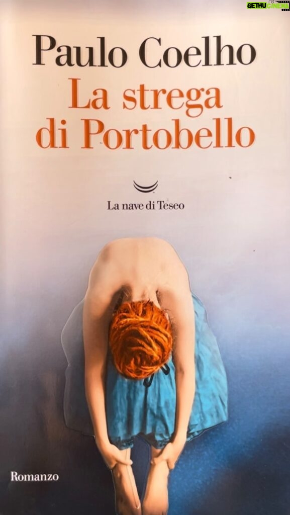 Aurora Ruffino Instagram - “La strega di Portobello” di @paulocoelho ♥️ @lanavediteseo #books #love #italy #coelho