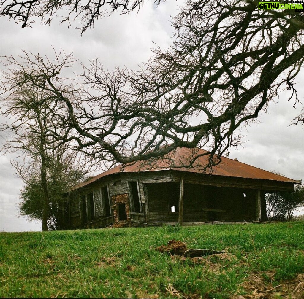 Austin Amelio Instagram - Abandon house in Bastrop. #mediumformat Picture For sale. DM for inquiries. 20x30