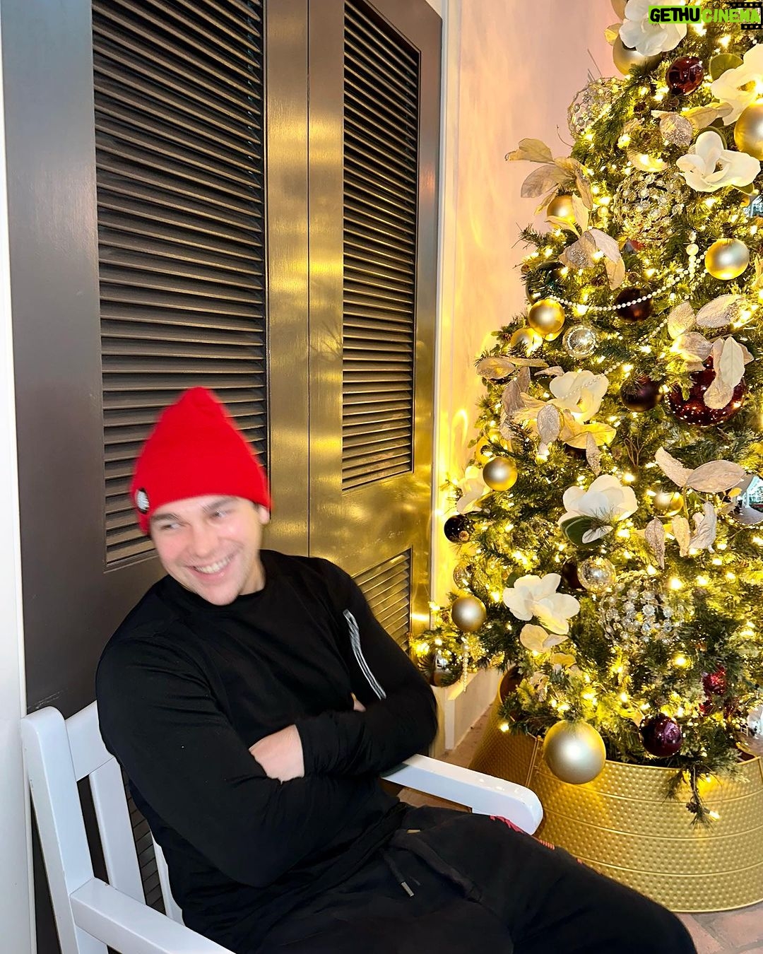 Austin Mahone Instagram - Let it go ❄️ Opryland Hotel Nashville