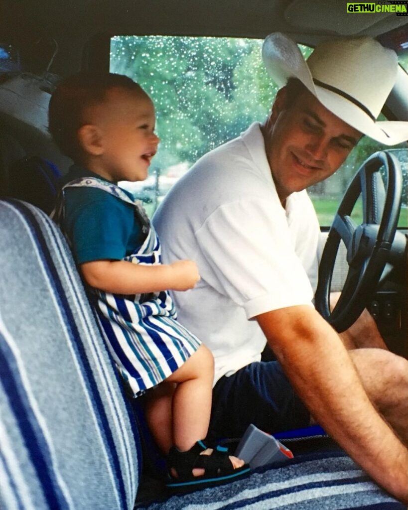 Austin Mahone Instagram - The last picture I have of my Dad and I before he passed away 🖤 San Antonio, Texas