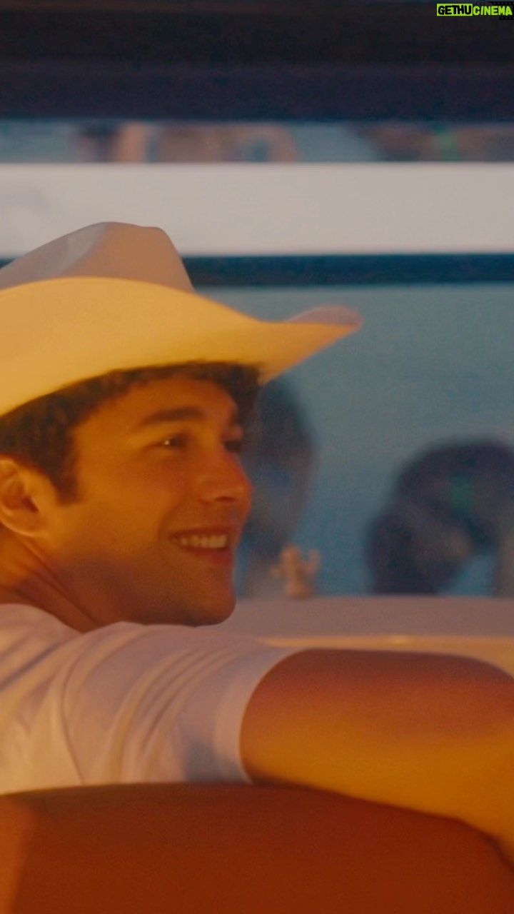 Austin Mahone Instagram - Tell ya friends! My new music video for “Cruise” is out now! 🔥 Watch with the link in my bio. #newmusic #cruise #vocals #summer #summervibes