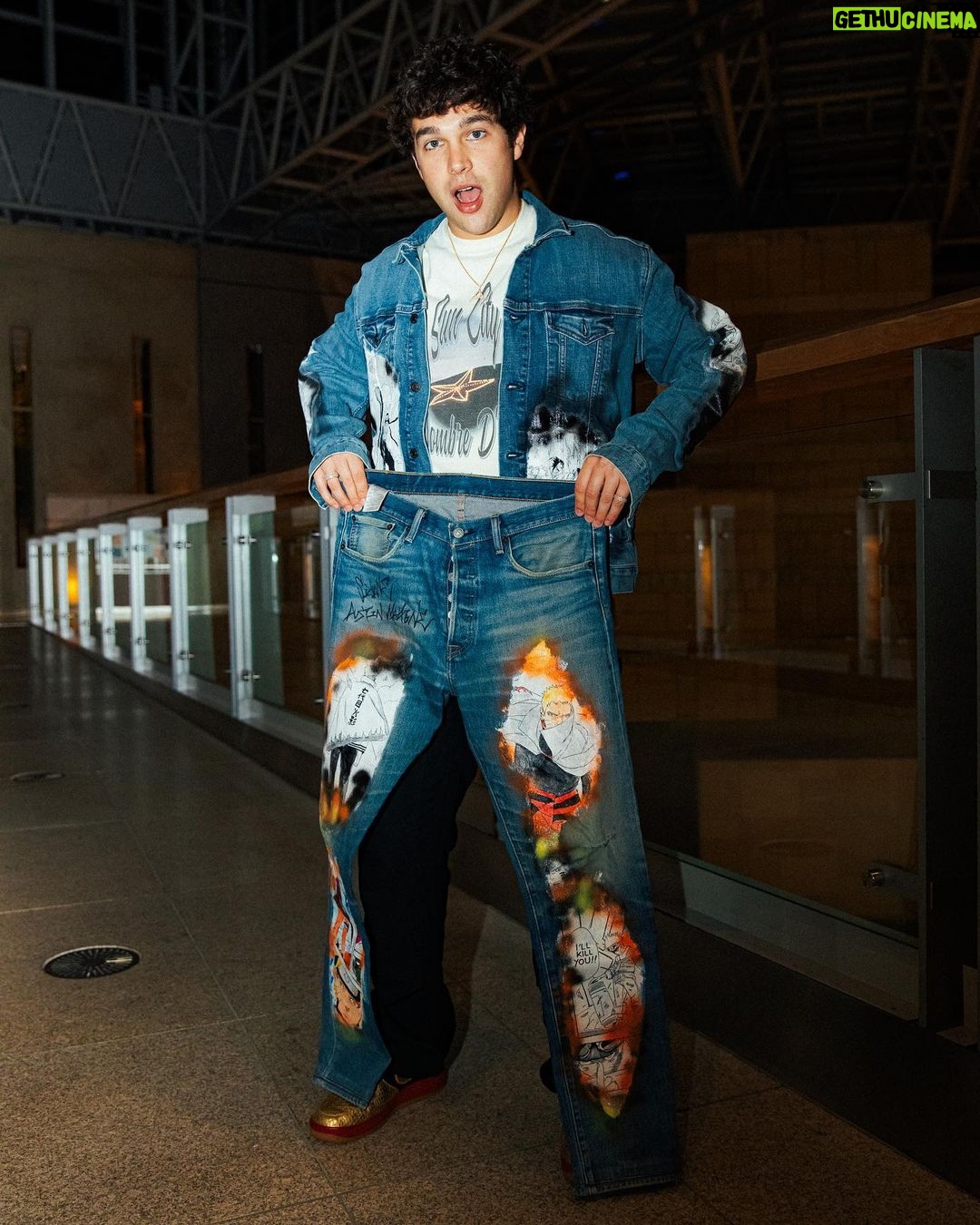 Austin Mahone Instagram - welcome tokyo🇯🇵 thx @austinmahone 🫶🏻 ・ photo by @kaisei_921 ・ ・ ・ オースティンライブもありがとう🙇🏻🇯🇵🇯🇵 かいせいくんもいつもありがとう📸 #austinmahone ・ ・ my painted remake pants&jacket ・ #NARUTO #ナルト ・ ・ ・ ・ カスタムオーダーDMにてお待ちしております。📩 世界で一つのファッションアート作ってます。 my painted remake pants🔥 #リメイク #リメイク古着 #remake #art #落書き #photography #photooftheday #ファッション #ファッションコーデ #おしゃれさんと繋がりたい #japan #日本#fashion #instagood #instagram #insta #instalike #美容師 #いいね返し
