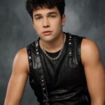 Austin Mahone Instagram - Nahhh some of these are criminal 😂 #aiyearbook #aiyearbooktrend #90syearbook #yearbookphotos