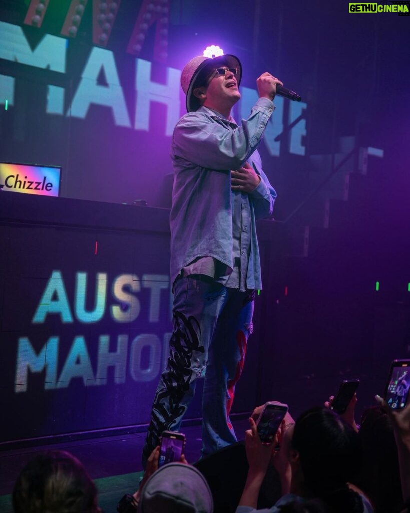 Austin Mahone Instagram - Japan, you never let me down! 🇯🇵 ショーを盛り上げてくれて ありがとう! 🔥 Tokyo, Japan