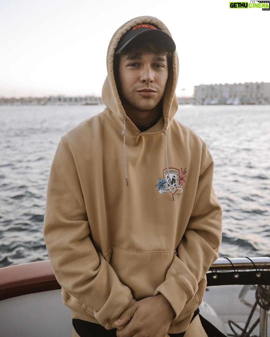 Austin Mahone Instagram - Who else is ready for hoodie season? 💯