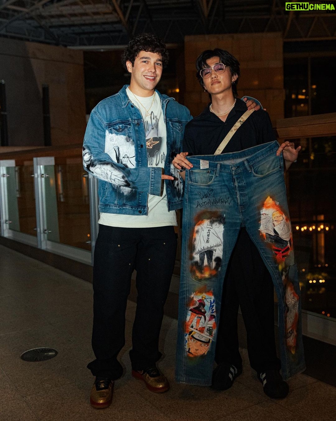 Austin Mahone Instagram - welcome tokyo🇯🇵 thx @austinmahone 🫶🏻 ・ photo by @kaisei_921 ・ ・ ・ オースティンライブもありがとう🙇🏻🇯🇵🇯🇵 かいせいくんもいつもありがとう📸 #austinmahone ・ ・ my painted remake pants&jacket ・ #NARUTO #ナルト ・ ・ ・ ・ カスタムオーダーDMにてお待ちしております。📩 世界で一つのファッションアート作ってます。 my painted remake pants🔥 #リメイク #リメイク古着 #remake #art #落書き #photography #photooftheday #ファッション #ファッションコーデ #おしゃれさんと繋がりたい #japan #日本#fashion #instagood #instagram #insta #instalike #美容師 #いいね返し