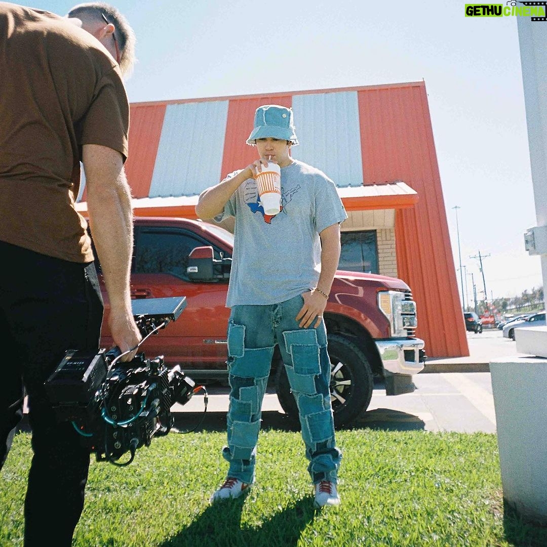 Austin Mahone Instagram - Check out the video I shot for my latest single 🔥🔥 #Kuntry #linkinbio #newmusic Houston, Texas