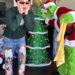 Austin Mahone Instagram - Giving is good for the soul 🎁 and so is family time! @icontalks @iamliljay San Antonio, Texas