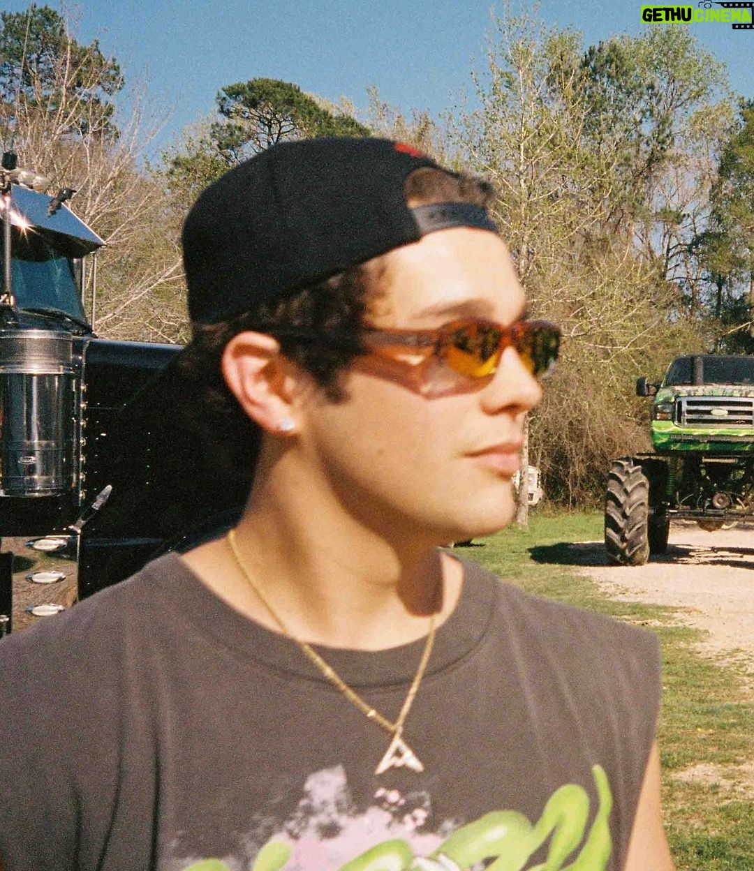 Austin Mahone Instagram - “Kuntry” video out now ❤️🔥 #linkinbio Houston, Texas
