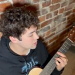 Austin Mahone Instagram - Nodbody do body like @sza ❤️‍🔥 #fyp #sza #snooze #cover #acoustic #vocals