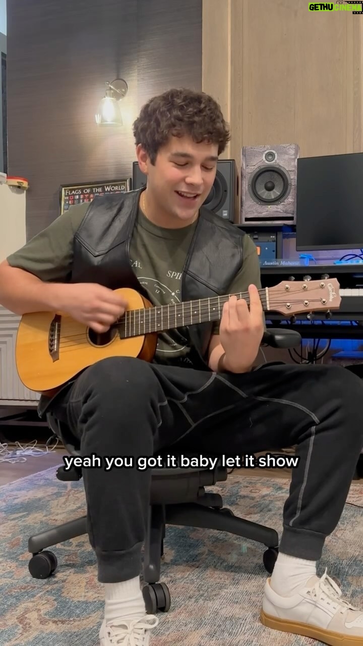 Austin Mahone Instagram - A lot of you guys have been asking for this one 👀 What other throwbacks do you want me to do acoustic? #foryou #saysomething #throwbackthursday #throwback #acoustic #vocals