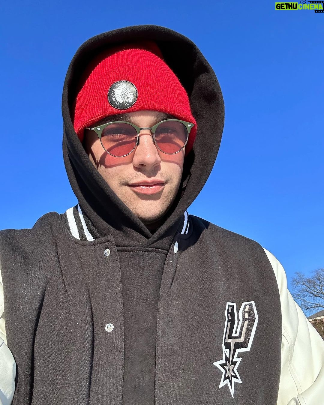 Austin Mahone Instagram - Let it go ❄️ Opryland Hotel Nashville