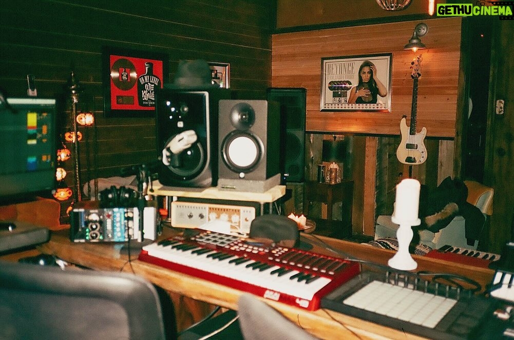 Austin Mahone Instagram - Throwback to making ‘A Lone Star Story’ 🌵 I can’t wait for you guys to hear all the new stuff I’ve been working on! #throwbackthursday