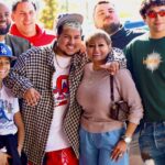 Austin Mahone Instagram - Giving is good for the soul 🎁 and so is family time! @icontalks @iamliljay San Antonio, Texas