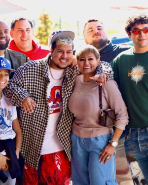 Austin Mahone Instagram - Giving is good for the soul 🎁 and so is family time! @icontalks @iamliljay