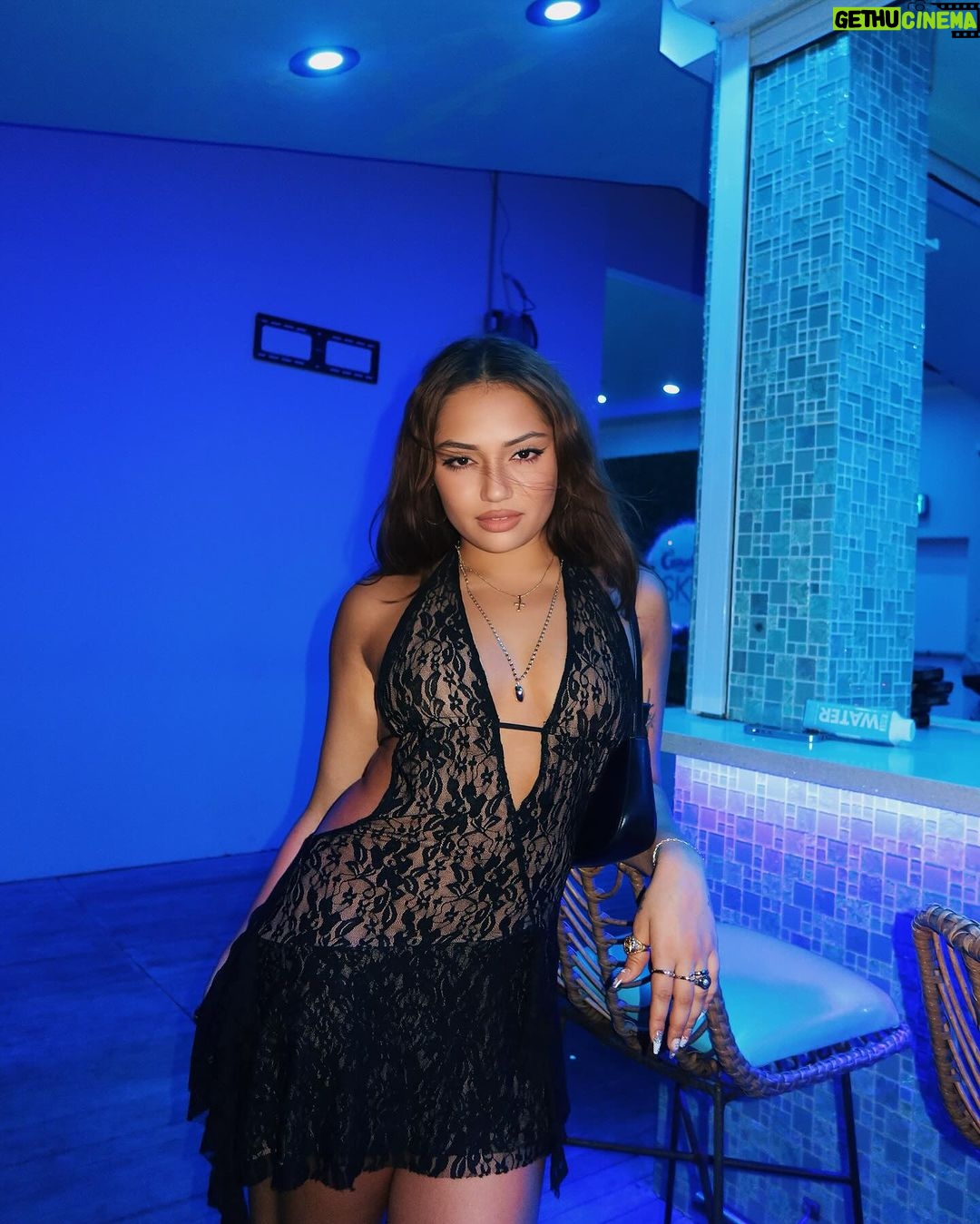 Avani Instagram - oh hey! didn’t see ya there Bahamas