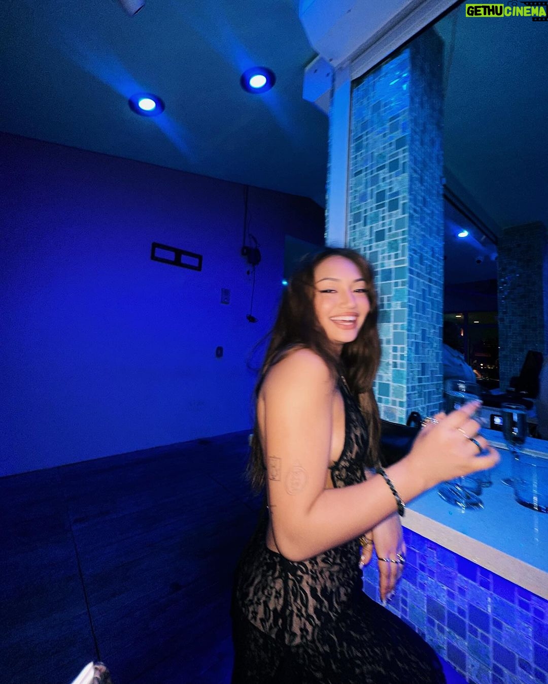 Avani Instagram - oh hey! didn’t see ya there Bahamas