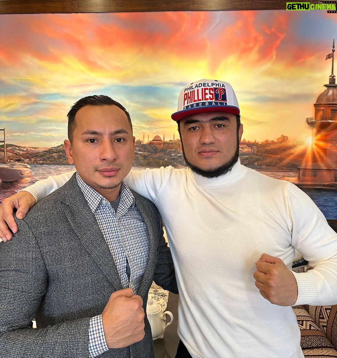 Avliyohon Hamidov Instagram - Я очень рад познакомиться с вами @freds.pa 🤝 Спасибо большое за подарок 🧢 @coach.john215 @firdavs_khasanov_ 🇺🇸 Tashkent, Uzbekistan