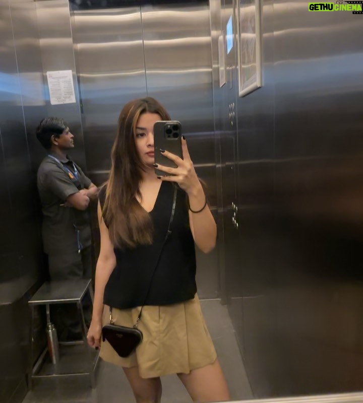 Avneet Kaur Instagram - January 2024…. In between shoots, fittings, dance, books, food and 🤳🏻💗✈️🍃 #dump