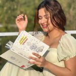 Avneet Kaur Instagram - Happiest around 📖💗🌸 Wearing @shopseoraa 📷 @sonianandra