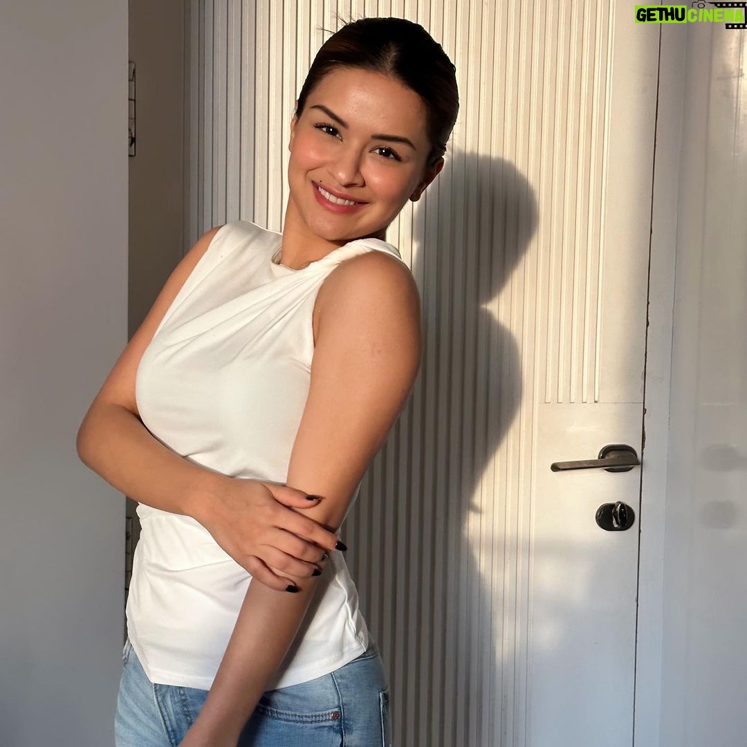 Avneet Kaur Instagram - in my clean girl era 🤍🌅