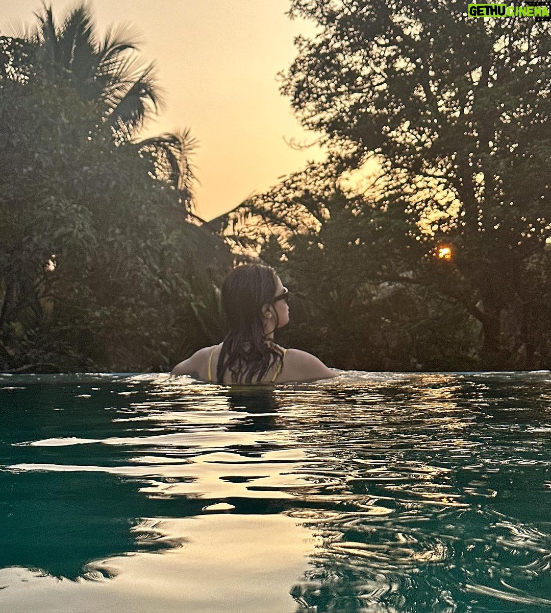 Avneet Kaur Instagram - January 2024…. In between shoots, fittings, dance, books, food and 🤳🏻💗✈️🍃 #dump