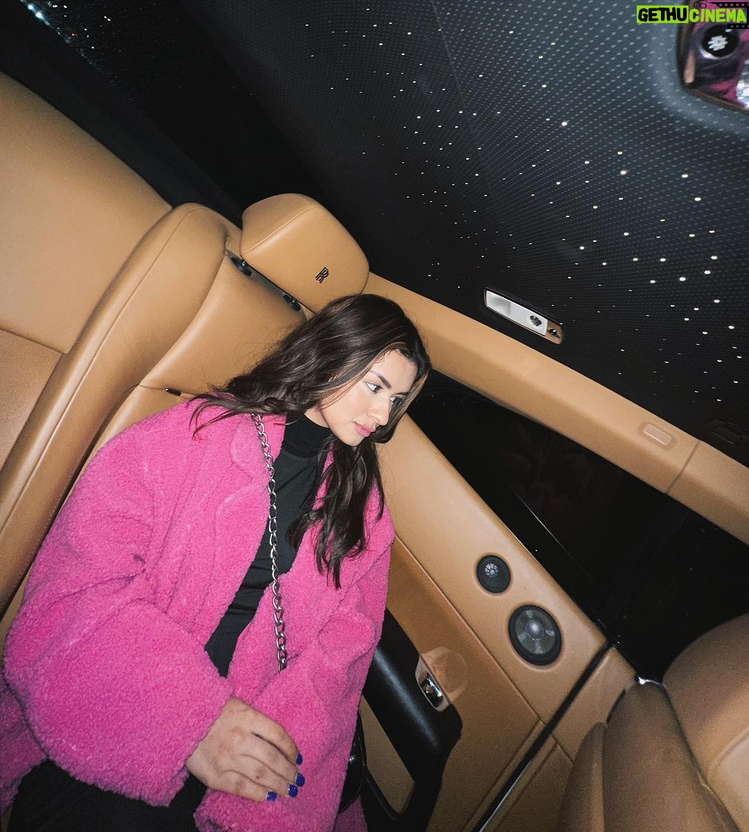Avneet Kaur Instagram - 🚀🌌 London, United Kingdom