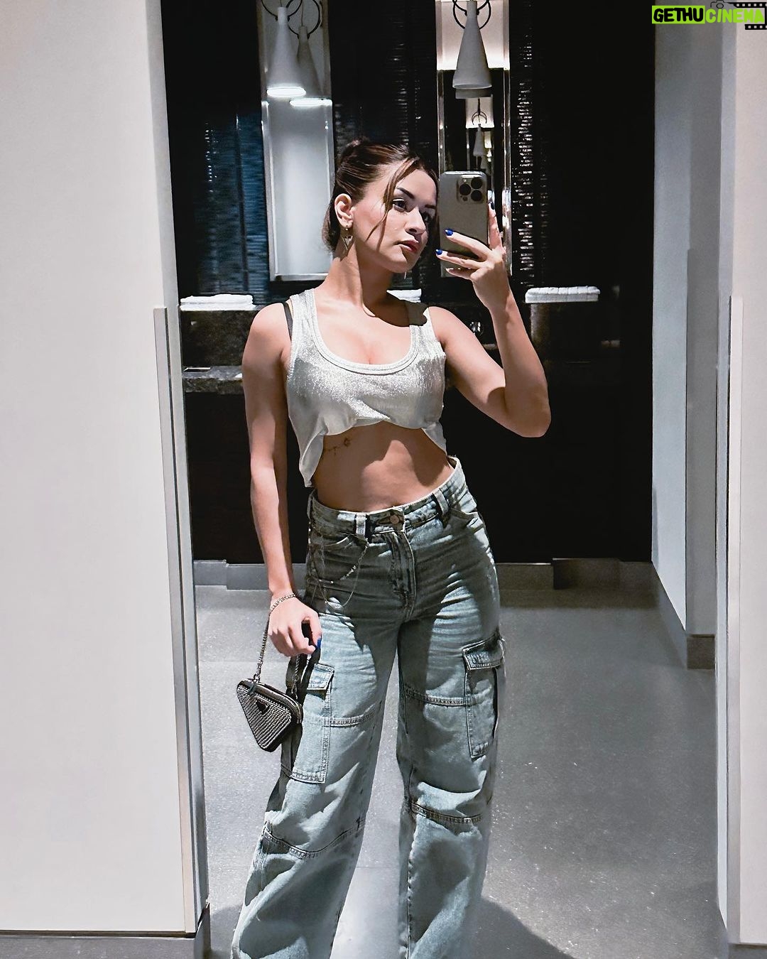 Avneet Kaur Instagram - My mirror needs a “screenshot” button London, United Kingdom