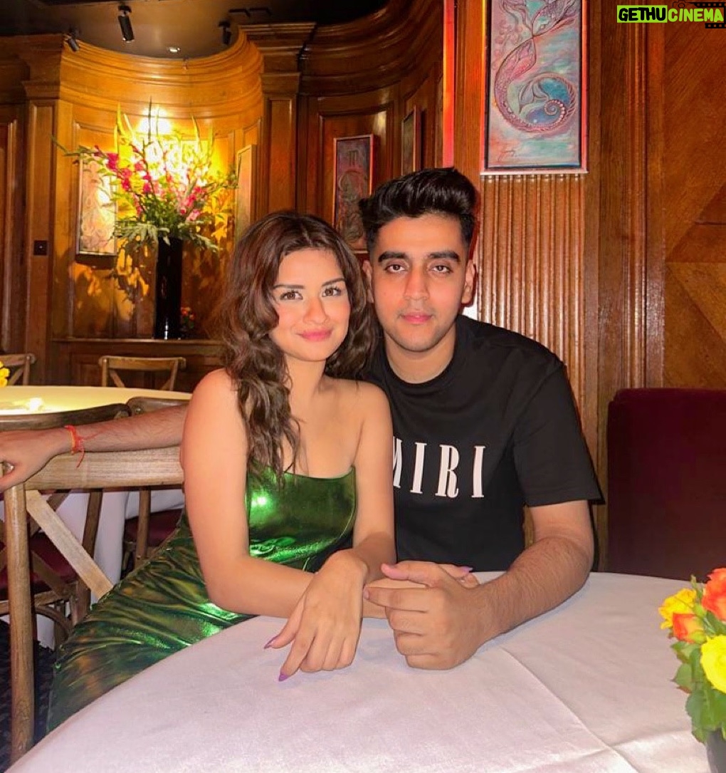 Avneet Kaur Instagram - His favourite day of the year 😝 happy birthday @raghav.sharma.14661 🎂❤️🥳🍾