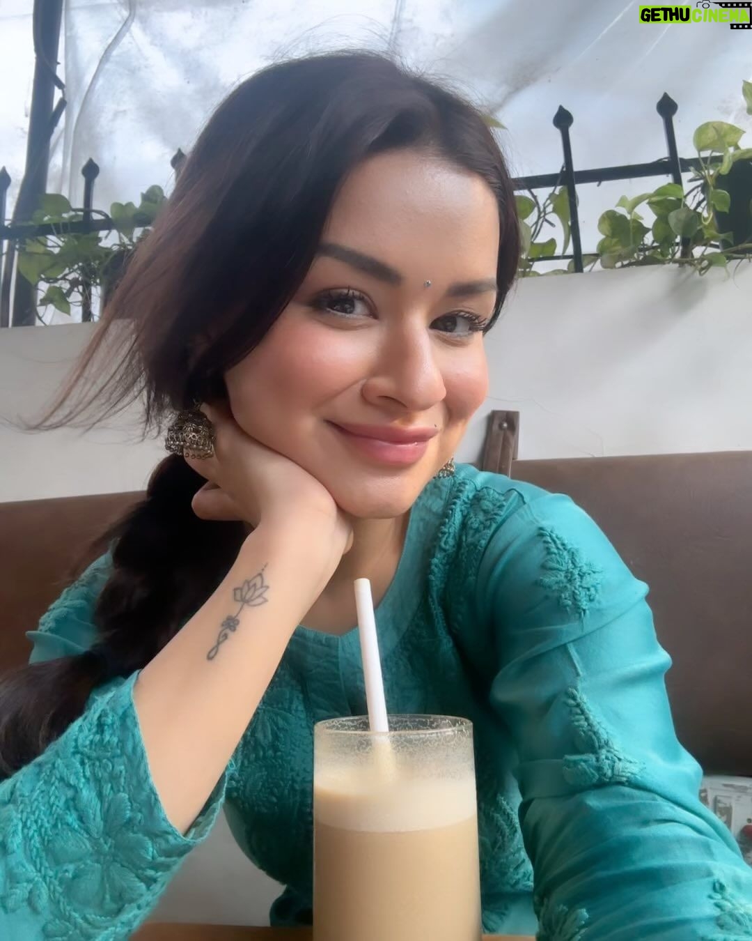 Avneet Kaur Instagram - She would not exchange her solitude for anything. Never again to be forced to move to the rhythms of others. ☕️📖☀️🔮🍂 #brunching #metime #thingsilove Mumbai, Maharashtra